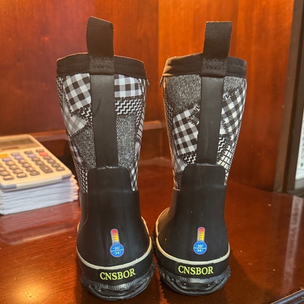 Black and White Girls Rubber Boots - Picture 3 of 5